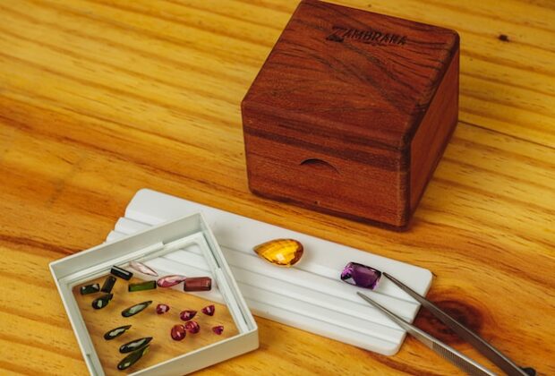 How to Create a Beautiful Wood Jewelry Box for Your Accessories